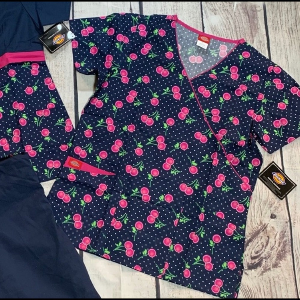 NWT SM DICKIES NAVY BLUE SCRUB TOP W/CHERRY DESIGN